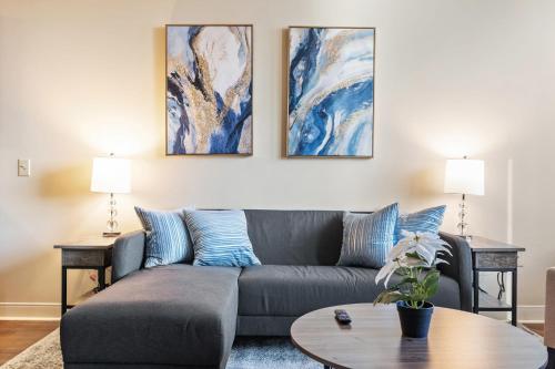 Elegant 1BD High Rise with City Views in DT Pitts in Pittsburgh, USA