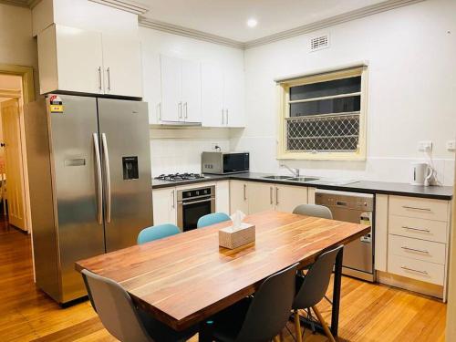 D115 Exquisite Natural Stay in West Footscray