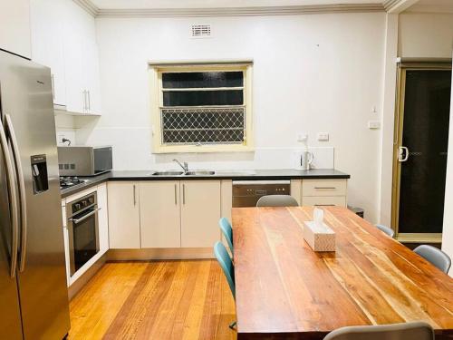 D115 Exquisite Natural Stay in West Footscray
