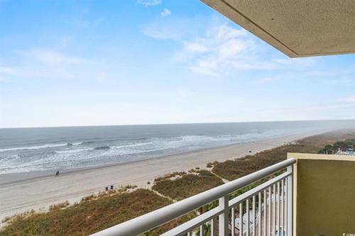 Baywatch Oceanfront Condo Sleeps 6!