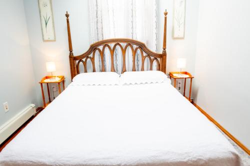 Beautiful Apartment-5 Beds-Full Kitchen-Parking-Super Clean!, Kent, Rhode Island