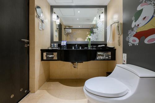 room detail thumbnail 2