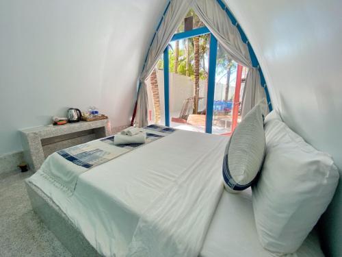 Queen Room with Garden View