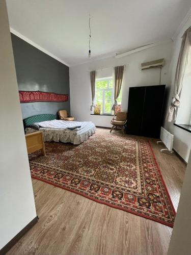 Peaceful holiday home by the Ugam river in Yusufkhona