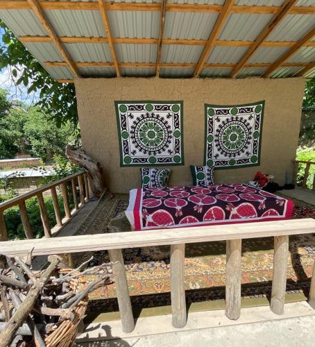 Peaceful holiday home by the Ugam river in Yusufkhona