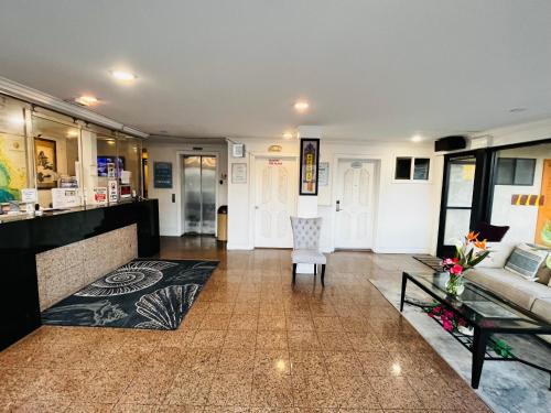 Lobby, 777 Motor Inn in Surfside