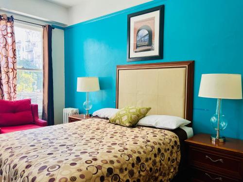 Queen Room with Private Bathroom image 10