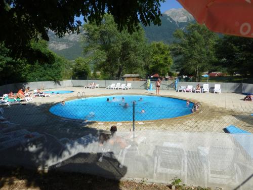 Piscina, Camping, Hotel De Plein Air Les Cariamas in Chateauroux-Alpes