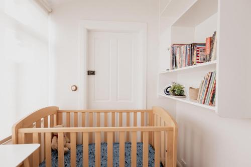 Modern and central cottage in West Hobart