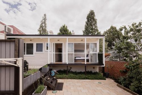 Modern and central cottage in West Hobart