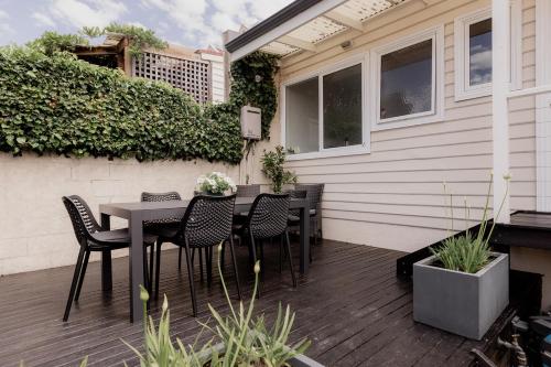 Modern and central cottage in West Hobart