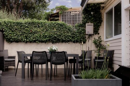 Modern and central cottage in West Hobart