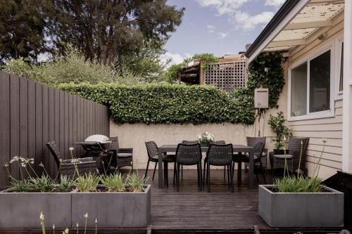 Modern and central cottage in West Hobart