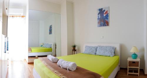 Penthouse Anneliese, Ateny