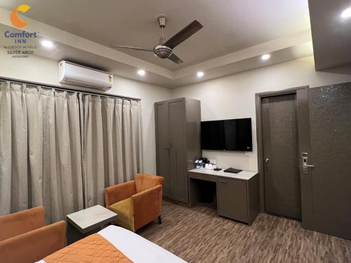 Superior King Room image 10