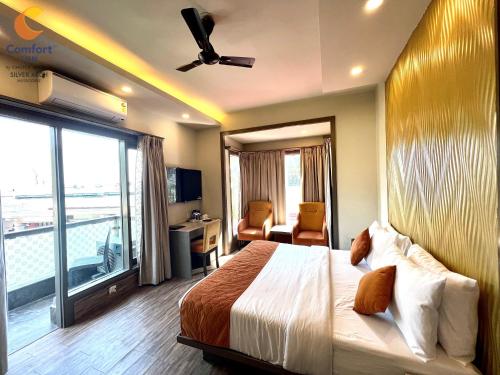 Superior King Room image 9