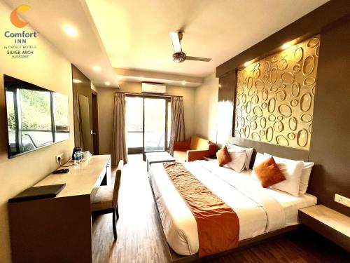 Deluxe Double Room image 8
