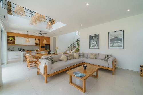 Puri Senang - Modern Pool Villa 6 Mins to Berawa Beach & Finns - image 3