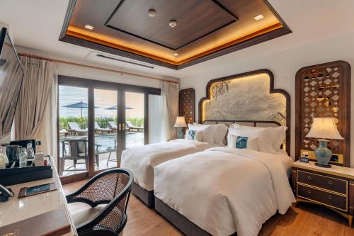 556845522 CHINO@NIMMAN Luxury Boutique Hotel