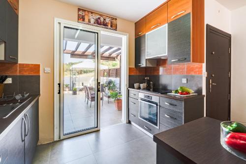 Steni Views Apartment by Ezoria Villas Steni Views Apartment by Ezoria Villas