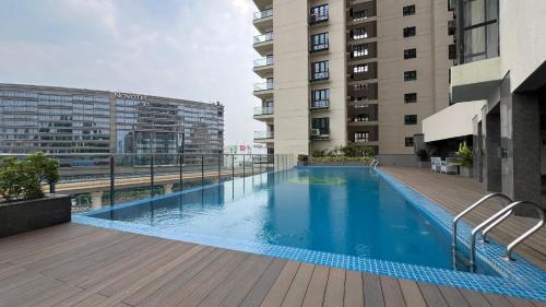 BluO Stylish 2BHK New Town Rajarhat - Skyline View Condo - image 5