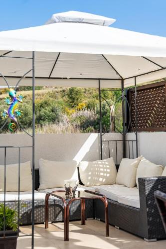 Steni Views Apartment by Ezoria Villas Steni Views Apartment by Ezoria Villas