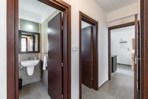 Steni Views Apartment by Ezoria Villas Steni Views Apartment by Ezoria Villas