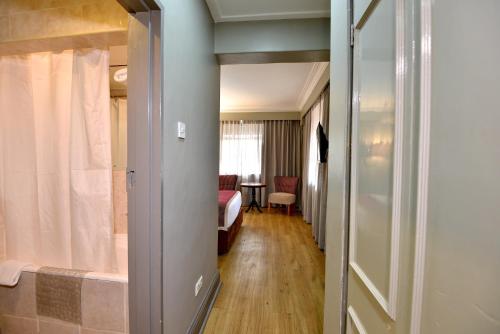 Double Room image 5