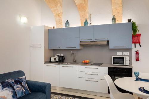 Modern Traditional Apartment with Maltese Internal Court Yard - Designed with Traditional Stone and Tiling, Valletta (fotografie 2)