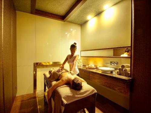 Two Bedroom Flat with Pool Breakfast Included - image 10