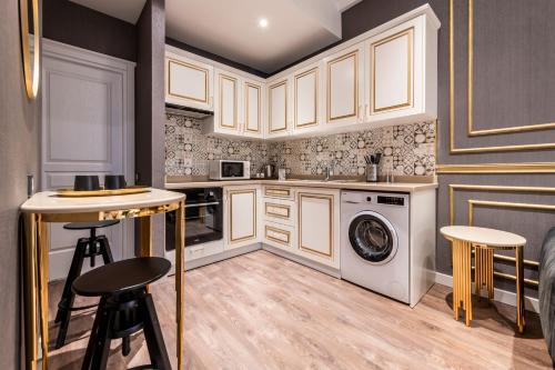 Two Bedroom Flat with Pool Breakfast Included - image 2