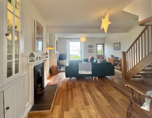 Seadmed, 3 bedroom stunning house with garden and amazing sea views in Strete