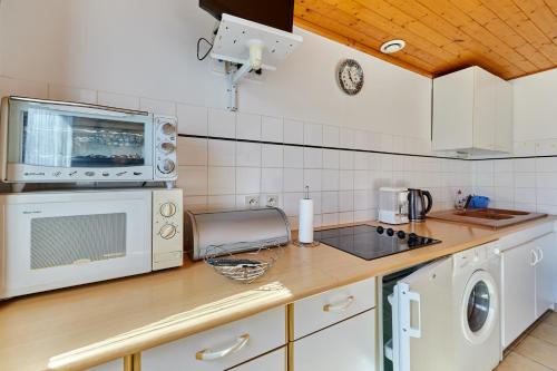 virtuve, Le Papillon - Maison proche côte normande (Le Papillon - Maison proche cote normande) in Valseme
