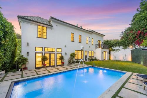 NEW Stunning Hollywood Hills Mansion with Pool and Views in Los Angeles, USA