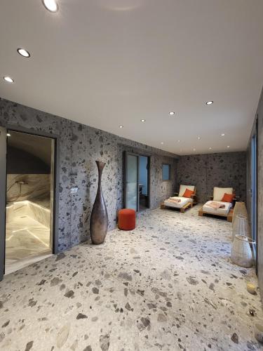 Deluxe King Suite image 4