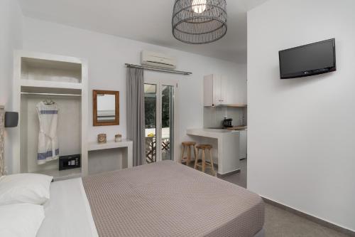 2 twin beds, 2 bunk beds