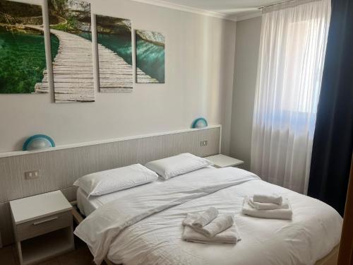One-Bedroom Apartment image 3