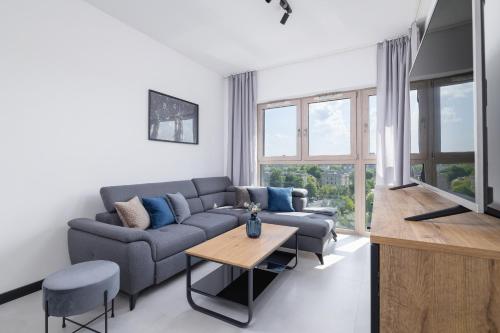 Charming Apartment with Parking in Katowice by Noclegi Renters, Katowice