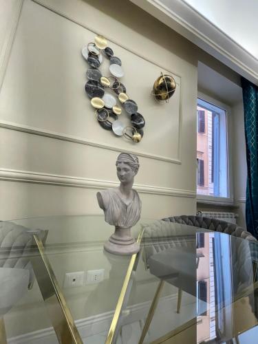 Spanish Steps Luxury & Glamour ***** - image 6