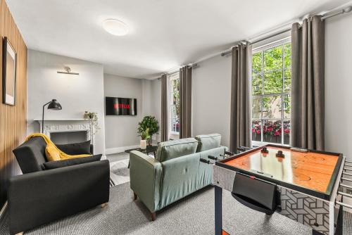 The Roman Bath Apartment - Sleeps 7