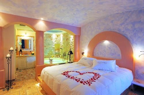 Junior Suite with Spa Bath and Caldera View