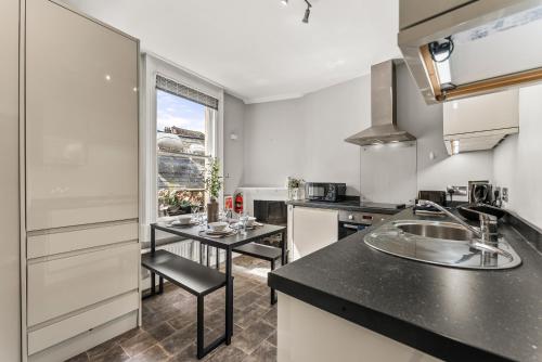 Modern Apartment in the Heart of Bath, Bath (photo 8)