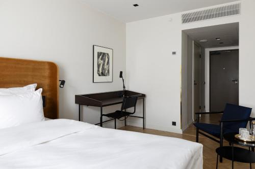 Standard Double Room image 3