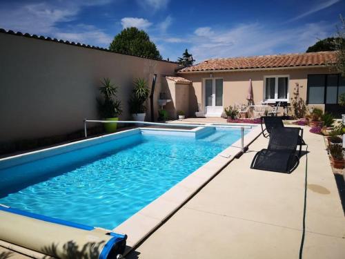 Grande maison ancienne au calme avec piscine - Location, gîte - Bollène