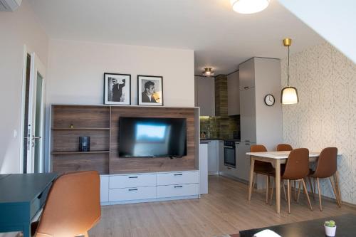Paris A sunny 2- bedroom apartment with parking - Tap to explore photos