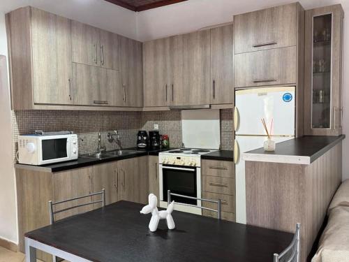 Renovated house with garden in Tripoli in 트리폴리스