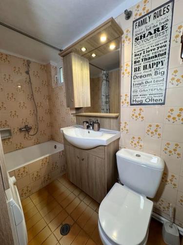 Renovated house with garden in Tripoli in 트리폴리스