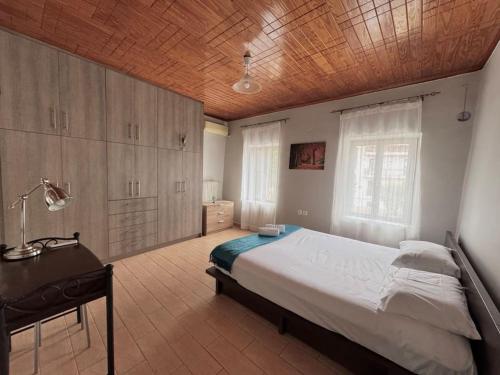 Renovated house with garden in Tripoli in 트리폴리스