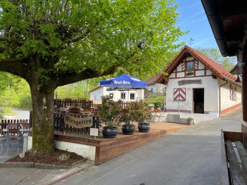 Gasthof zur Burgruine – Pottenstein, CA