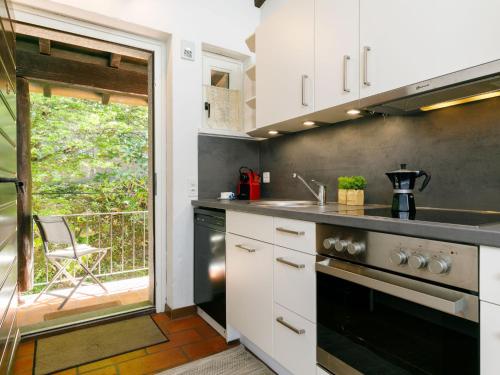 Apartment Residenza Miralago Apt- B15 by Interhome in 산 나자로